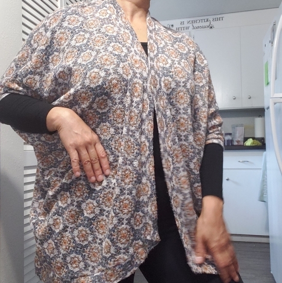 Painted threads Cardigan, Size M - Picture 3 of 11